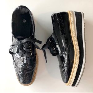 Black Oxford Style Lace Up Sneakers Size 7